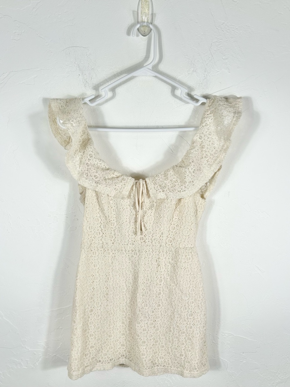 Kimchi Blue Urban Outfitters Cream Lace Ruffle Off The Shoulder Dress Tunic Top